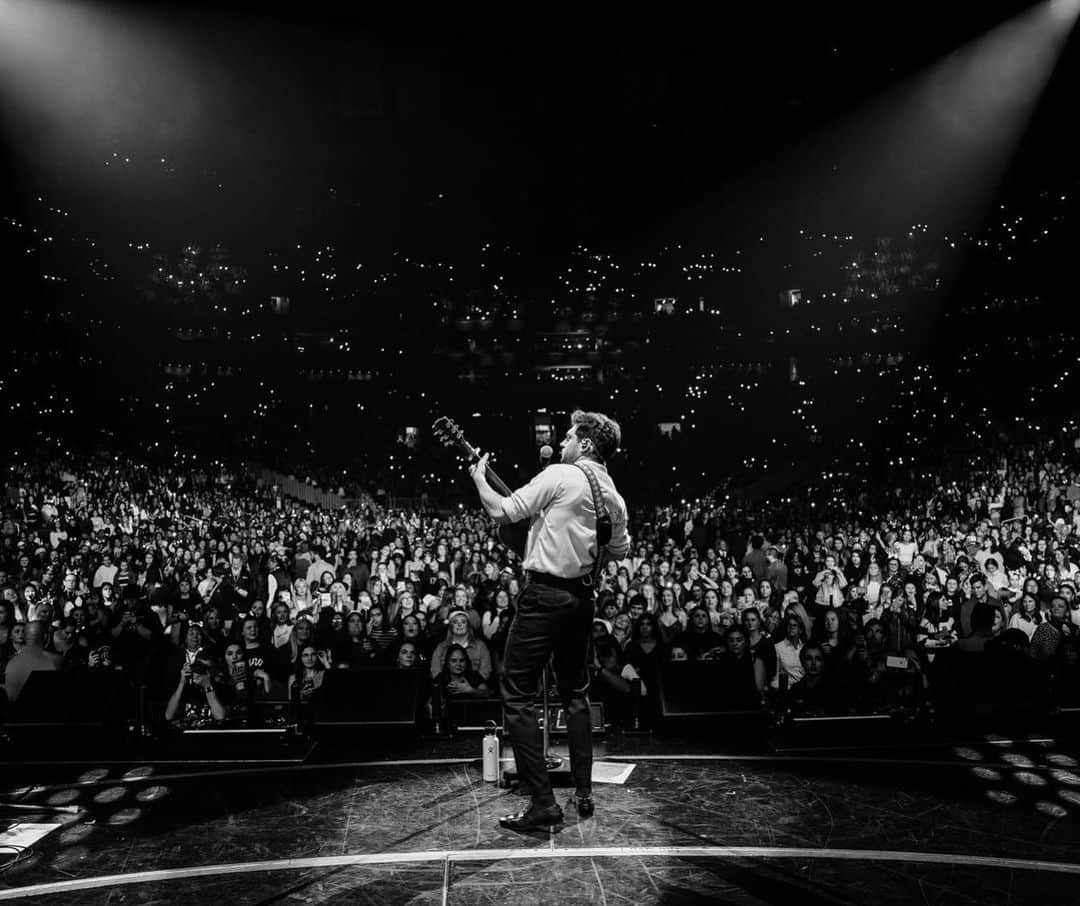 ナイル・ホーランさんのインスタグラム写真 - (ナイル・ホーランInstagram)「What a crowd in Boston as per usual ! Cheers kiss 108 for having me #iHeartJingleBall 📸 @christiantierney」12月17日 10時07分 - niallhoran