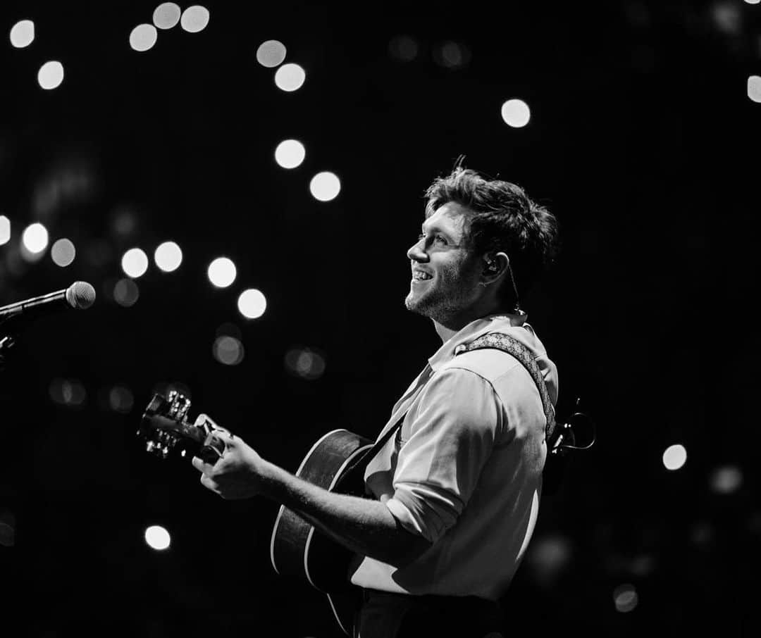 ナイル・ホーランさんのインスタグラム写真 - (ナイル・ホーランInstagram)「What a crowd in Boston as per usual ! Cheers kiss 108 for having me #iHeartJingleBall 📸 @christiantierney」12月17日 10時07分 - niallhoran