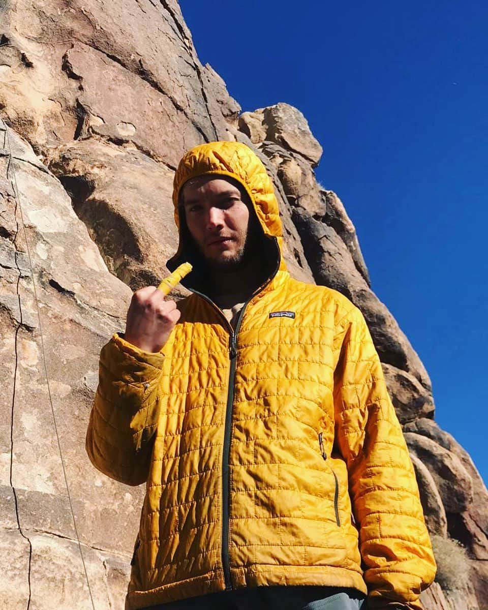 トビー・レグボのインスタグラム：「Colour coordination 🧒🌞🌼🐥🐤」