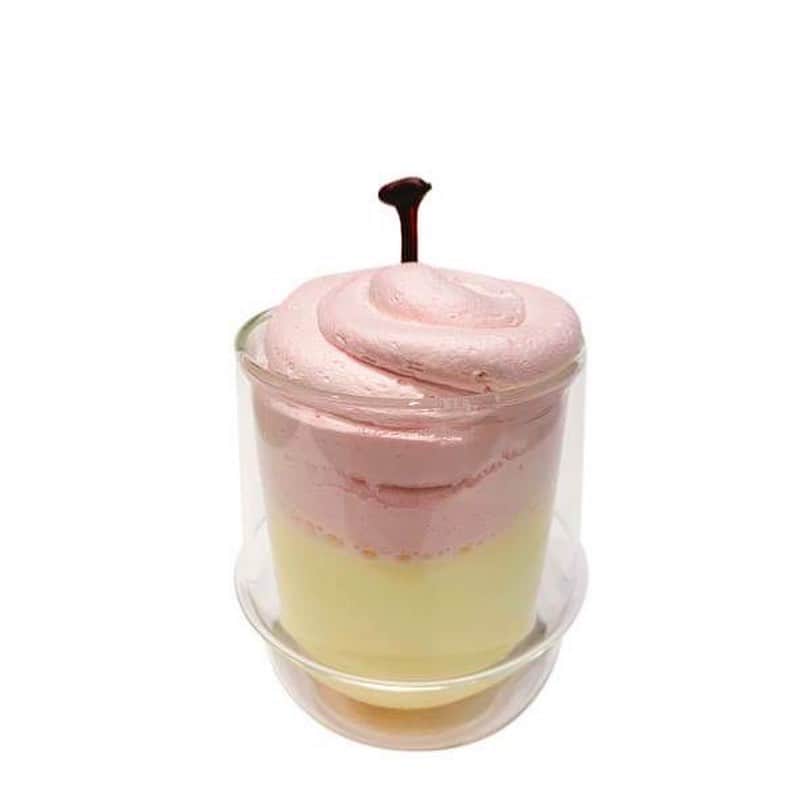 momoroさんのインスタグラム写真 - (momoroInstagram)「予告！【池袋 1/1～1/31 ルップのりんごだいすきカフェ】  絵本作家 #ももろ 『こねこのルップりんごだいすき』刊行記念のコラボカフェ。 りんごの香りのミルク（HOT） ほのかに香るりんごの味とカスタードの優しい甘さが特徴のミルク。 デザート感覚で楽しめます♪ 🍎活版コースター付  とろーりアイスのアップルパイソーダ（COLD) そのままでもアイスと混ぜても美しいアップルパイ味のソーダ。  カフェラテ（HOT) こねこのルップや、くまのヨルンなどのキャラクターをココアパウダーで描いたカフェラテ5種。 #latteart #ラテアート#コラボカフェ#momoro#ももろ#こねこのルップりんごだいすき」12月17日 10時04分 - momoro6666