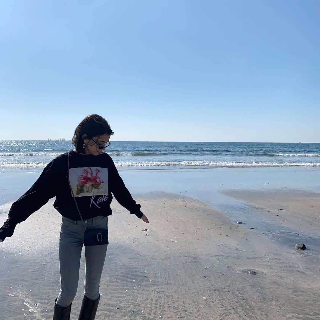 塚本バンブー柚子さんのインスタグラム写真 - (塚本バンブー柚子Instagram)「Nothing is so pleasant as taking a walk along the seaside on a fine day. Happy morning🐣✨💛」12月17日 10時24分 - bambouyuzu