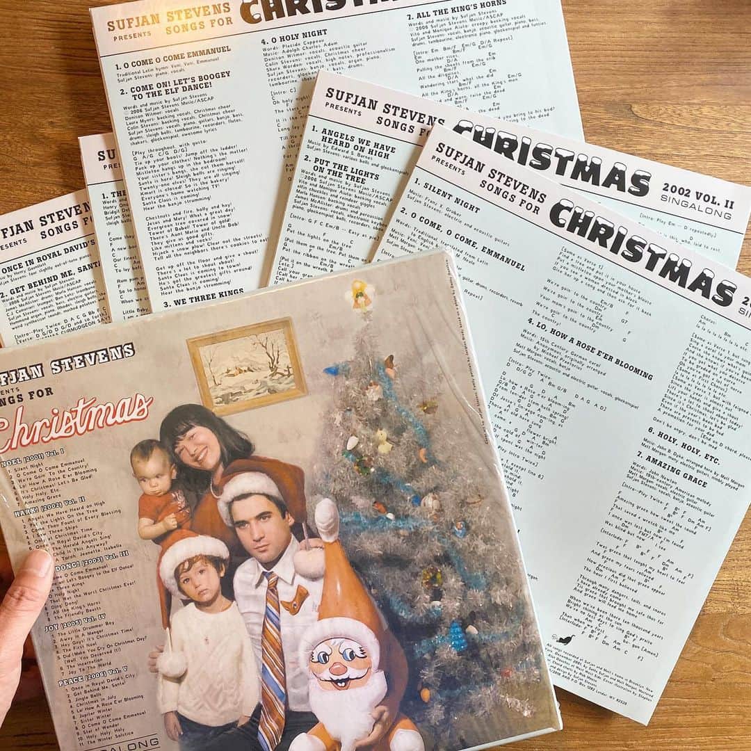 山田稔明さんのインスタグラム写真 - (山田稔明Instagram)「去年クリスマスが終わった後に購入したスフィアン・スティーブンスの5LPボックスを開封。もはやクリスマススタンダードの貫禄。 #朝一番に聴くレコード」12月17日 10時19分 - toshiakiyamada