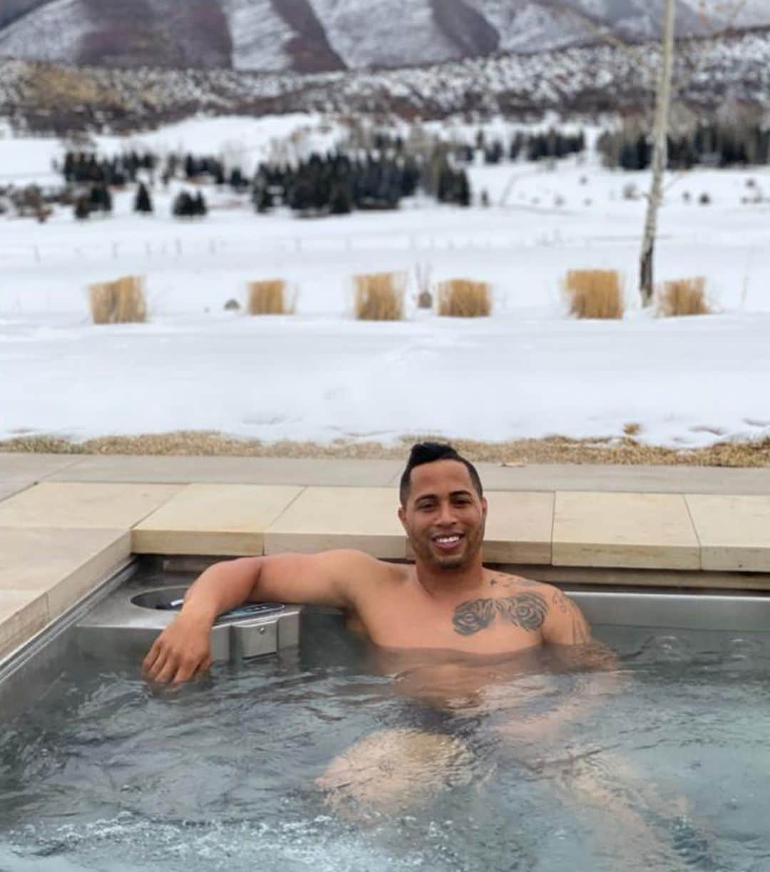 レオニス・マーティンさんのインスタグラム写真 - (レオニス・マーティンInstagram)「It is kinda cold 🥶 #vacation #aspen」12月17日 10時21分 - leonys27martin