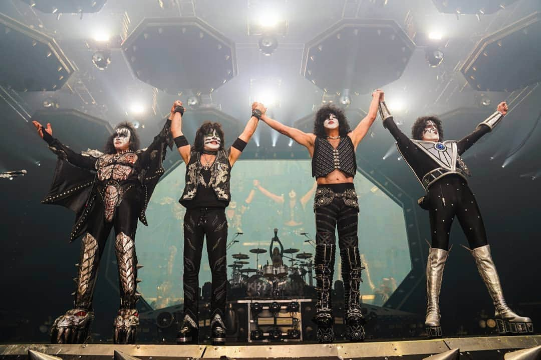 KISSさんのインスタグラム写真 - (KISSInstagram)「TONIGHT! #KISS #EndOfTheRoad World Tour at the Kyocera Dome in #Osaka, #Japan.」12月17日 10時34分 - kissonline