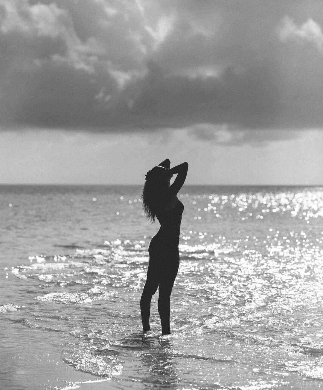ナタリー・ジェーン・ローザーのインスタグラム：「🌩 @jhechtkopf」