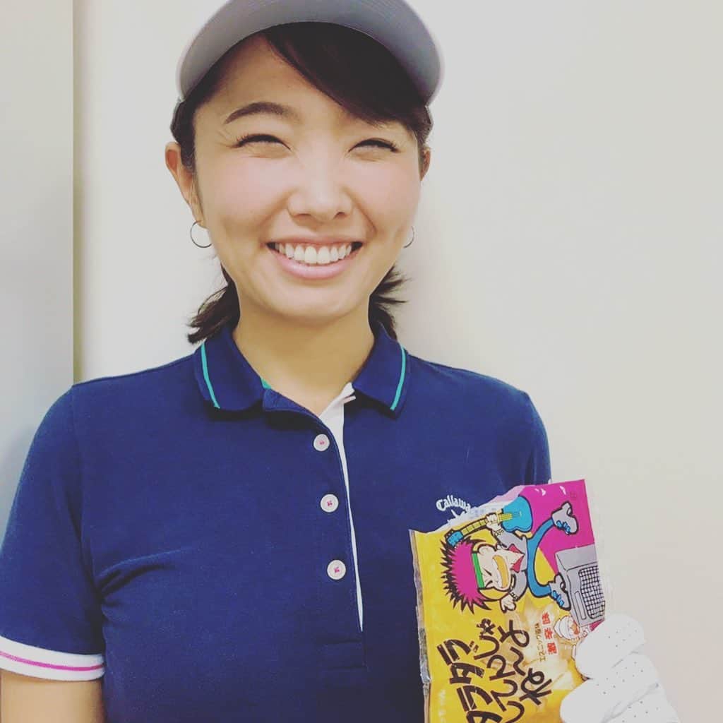 キンタロー。さんのインスタグラム写真 - (キンタロー。Instagram)「今年もキンタロー。のホームグラウンド﻿ 細かすぎて伝わらないモノマネに﻿ 出演できて感無量です。﻿ ﻿ スタッフさん共演者のみなさん﻿ 本当にありがとうございました！﻿ ﻿ 東尾理子さんの春に頂いた、﻿ キンちゃんて畑岡奈紗ちゃんに似てると思う！﻿ ﻿ との神の助言からおよそ半年後。。﻿ ﻿ ﻿ 新ネタとして皆さまに披露できた事、﻿ 元相方のなみちゃんが渋野日向子選手に似てた事、﻿ 後輩だいどぅが穴井詩選手に似てる事を発見できて﻿ さらにはるかジェンヌさんがイボミ選手として﻿ チームに加わってくださり﻿ ﻿ #女子ゴルフ　#黄金世代　として﻿ エントリーできてみんなに感謝だぞ❤️❤️ ﻿ iPhoneようやく　10にしました﻿ 7から進化！！﻿ ﻿ #細かすぎて伝わらないモノマネ ﻿ #specialthanks」12月17日 2時16分 - kintalo_