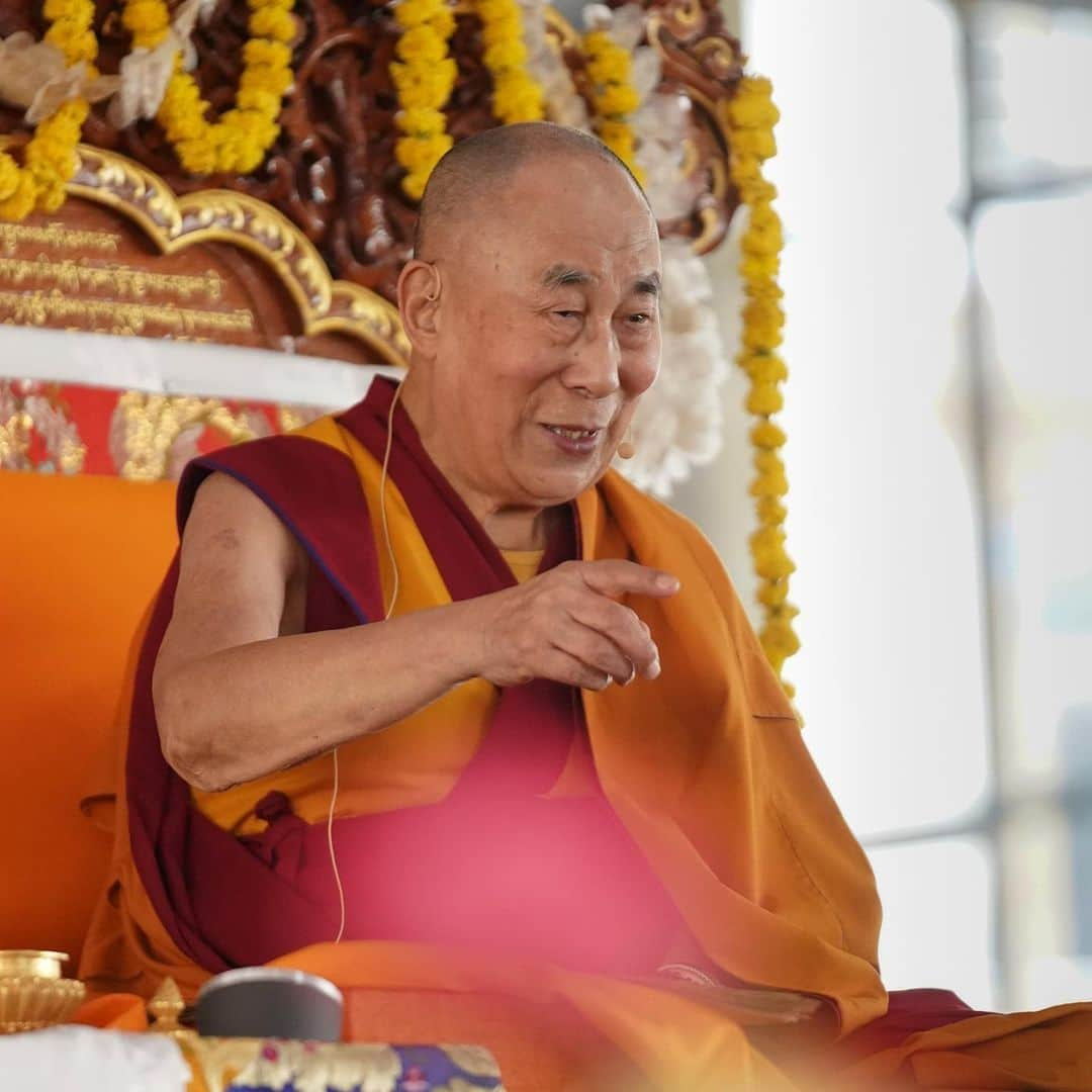 ダライ・ラマ14世さんのインスタグラム写真 - (ダライ・ラマ14世Instagram)「HHDL addressing the crowd of over 25,000 at the Drepung Loseling debate courtyard in Mundgod, Karnataka, India on December 16, 2019. Photo by Lobsang Tsering #dalailama」12月17日 2時16分 - dalailama