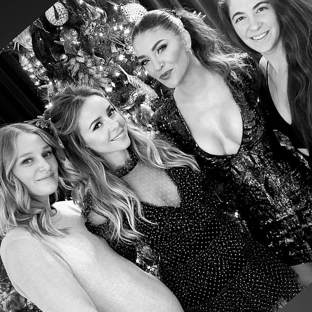 ジェシカ・ゾアのインスタグラム：「💚🎁」