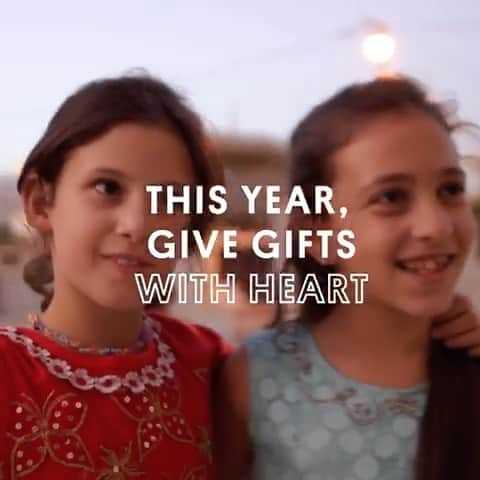 Coldplayのインスタグラム：「⁣This holiday season our friends @chooselove have opened a store where you can buy real gifts for refugees, like children’s coats, winter boots, tents and sleeping bags. You buy what you want, but leave with nothing, as these purchases are sent to refugees around the world.  Shop your heart out at www.choose.love, or visit #chooselove in-store at the locations below: ⁣ New York: 499 Broadway New York NY 10012⁣ LA: 611 N. La Cienega Boulevard, West Hollywood, CA 90069⁣ London: 47-49 Neal St, Seven Dials, London, WC2H 9PJ⁣  PH」