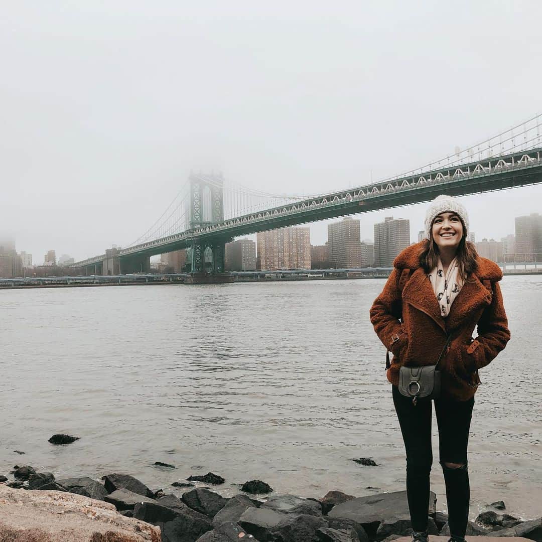 ケイト・ボイージェルのインスタグラム：「cozy, hazy, lazy weekends ❄️🏙 no place like NYC this time of year!」
