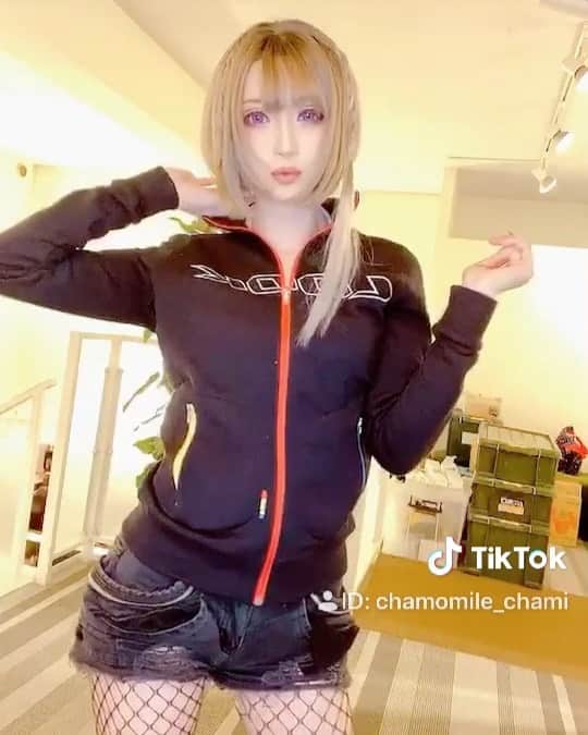 のインスタグラム：「LOOKのパーカー🚲 #LOOKCYCLE #look #lookbicycle  ツイートはこちら💁‍♀️ https://twitter.com/chamomi017/status/1206493925642387456 #tiktokjapan #tiktok #cosplayer  TikTokとインスタも更新しました💓 https://vt.tiktok.com/8RVoJ4/ #カモミール #ロードバイク乗り  #roadbike #サイクルジャージ  #サイクルウェア #ロードバイク女子  #サイクルジャージ女子 #ロードバイク  #サイクルウェア #コーティネート  #cycle #cyclelife #cyclestyle  #roadbikelife #cycleworld #サイクル」