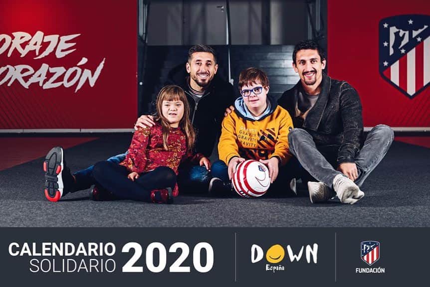 ステファン・サヴィッチのインスタグラム：「@downespana está realizando un gran trabajo para defender de los derechos de las personas con síndrome de Down. Tú también puedes aportar en este bonito proyecto, comprando el calendario solidario en nuestras tiendas oficiales en Madrid. Súmate con nosotros!  Fundación @atleticodemadrid」