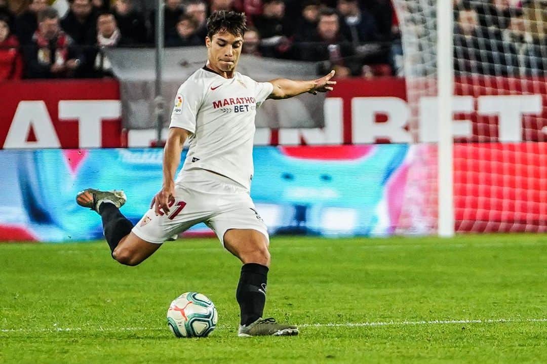 オリベル・トーレスのインスタグラム：「Trabajo, trabajo y más trabajo...queda mucho por delante! Vamos Sevilla 💪🏼」