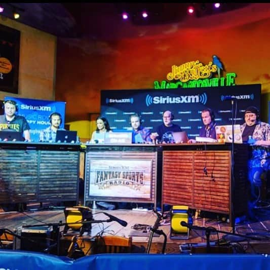 リサ・アンさんのインスタグラム写真 - (リサ・アンInstagram)「Another magical moment in my #2019Rewind The @siriusxmfantasy NFL Draft Event At Margaritaville #Nashville tonight we will be taking about who is & who isn’t gong to their Championships in our #FantasyFootball Leagues! 10pm Sirius210 XM87 & streaming on the @siriusxm app. #LisaAnnDoesFantasy」12月17日 5時02分 - thereallisaann