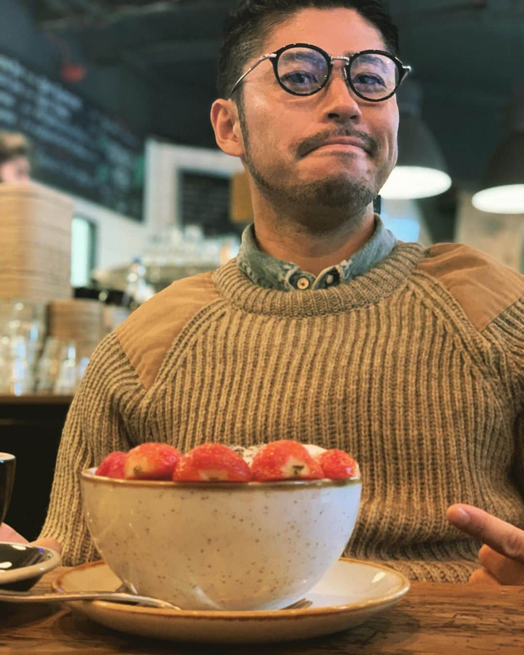 喜山康平さんのインスタグラム写真 - (喜山康平Instagram)「. #morning☕️ #espresso #エッグベネディクト  #acaibowl  #london🇬🇧」12月17日 5時31分 - koheikiyama_