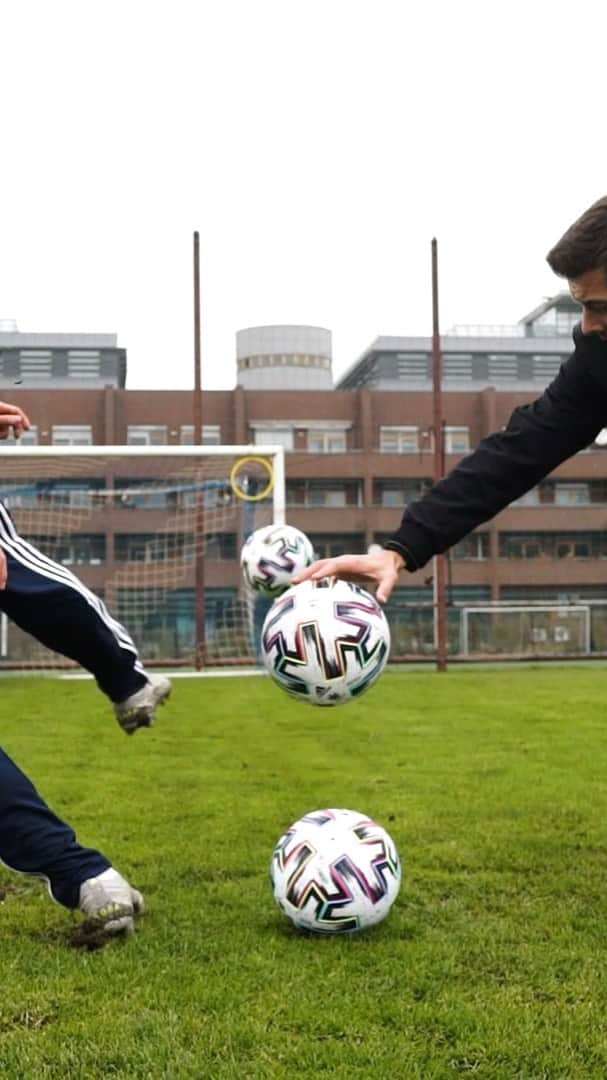 ヴラディミール・ダリダのインスタグラム：「Wait for it 🎯🎯 Challenge with @honzaweber 💪😃 @top4football.cz」