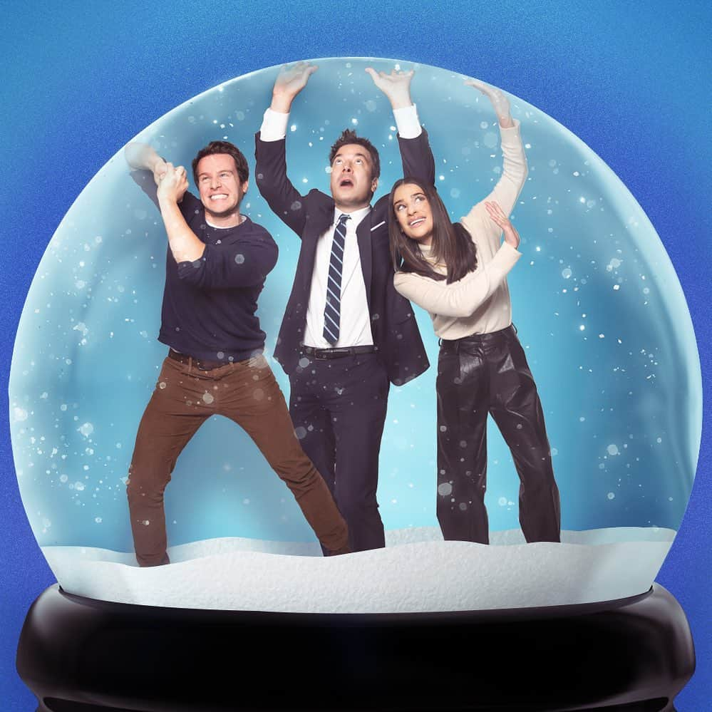 ジミー・ファロンさんのインスタグラム写真 - (ジミー・ファロンInstagram)「You guys are never gonna believe this but... I got trapped in a giant snow globe with @leamichele and Jonathan Groff. Thank goodness I have this photographic evidence. It’s a Christmas miracle!!! #FallonTonight」12月17日 11時08分 - jimmyfallon