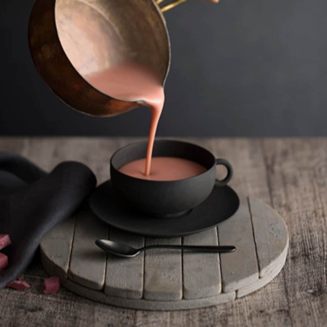 Courtyard by Marriott Tokyoのインスタグラム：「Hot Ruby Chocolate at GGCo.☕😀 Enjoy the natural flavor of ruby chocolate, particularly the smooth sweetness of the flavor, together with the tartness of a hint of berry.  ホットルビーチョコレート at GGCo.😍🍫 ルビーチョコレートの本来の味わいを活かしながら、ほんのりベリーを感じさせる酸味とルビーチョコレートのまろやかな甘みを楽しんで。 #chocolate #チョコレート #hotdrink #ホットドリンク」