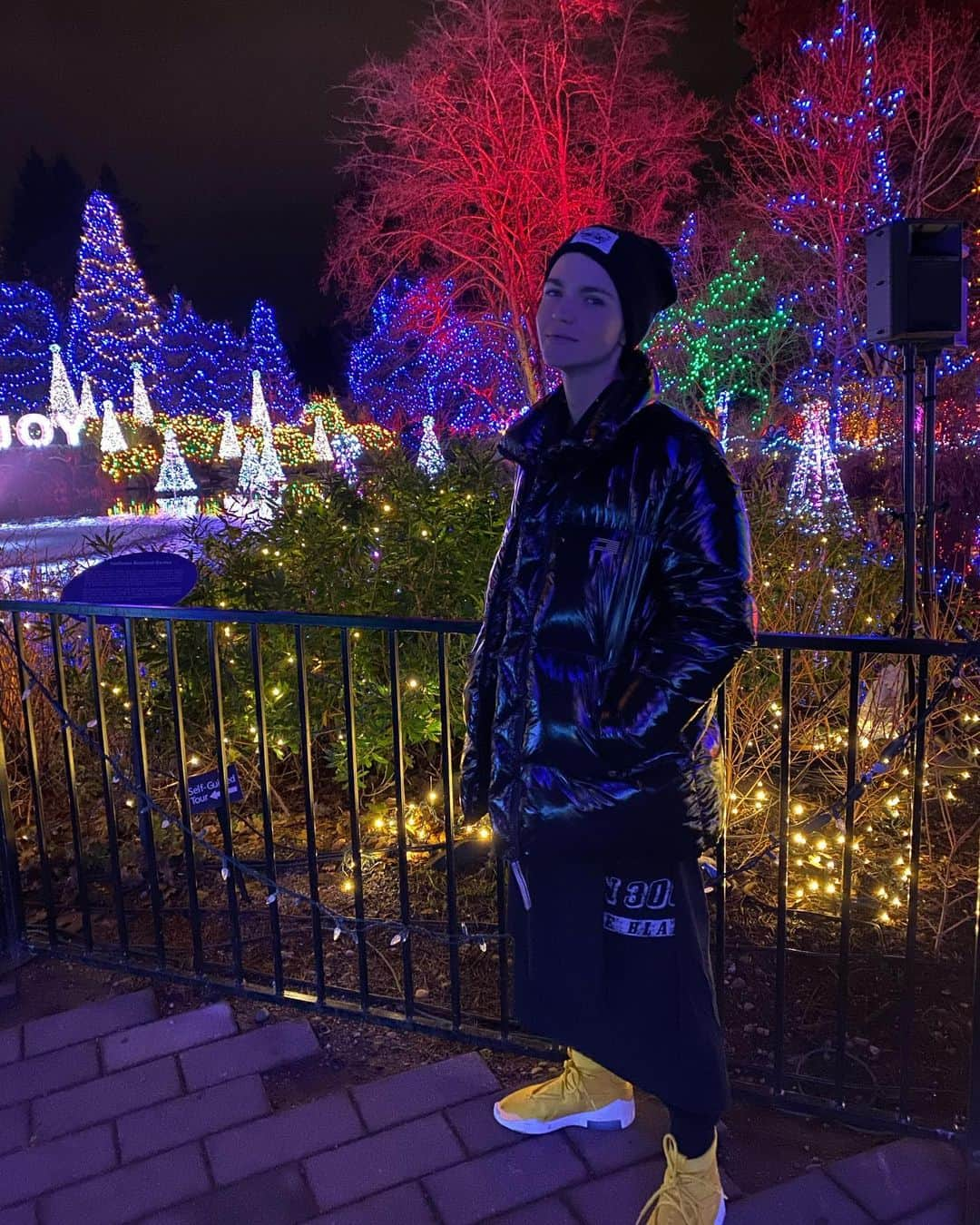 ルビー・ローズさんのインスタグラム写真 - (ルビー・ローズInstagram)「If you haven’t been to Vandusen gardens and seen the amazing lights display.. I can’t recommend it enough.」12月17日 5時58分 - rubyrose