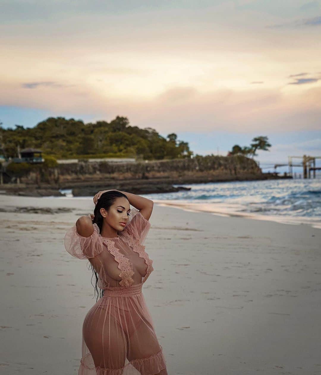Aylen Aのインスタグラム：「Dreaming of sunsets like this ✨✨✨」