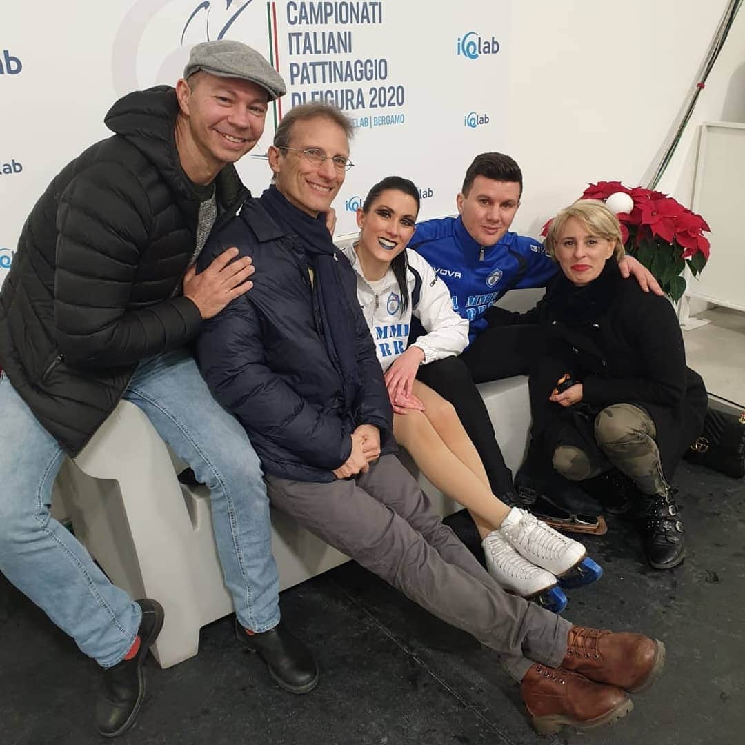 シャルレーヌ・ギニャールさんのインスタグラム写真 - (シャルレーヌ・ギニャールInstagram)「Campioni d'Italia 🇮🇹🥇🥳😁 #italianchampionship #fiammeazzurre #teamitaly🇮🇹 #italiateam #icedance #winner」12月17日 6時33分 - charleneguignard
