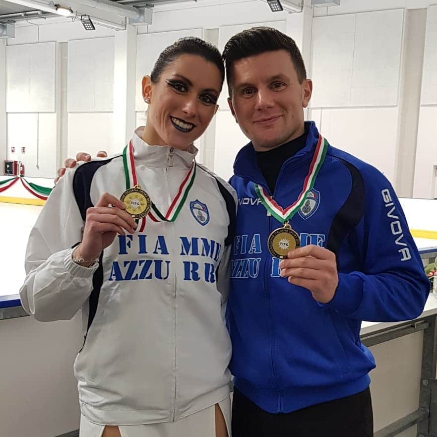 シャルレーヌ・ギニャールさんのインスタグラム写真 - (シャルレーヌ・ギニャールInstagram)「Campioni d'Italia 🇮🇹🥇🥳😁 #italianchampionship #fiammeazzurre #teamitaly🇮🇹 #italiateam #icedance #winner」12月17日 6時33分 - charleneguignard