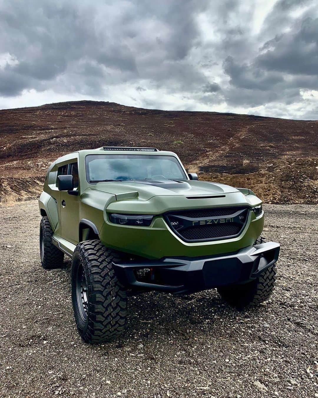 CARLiFESTYLEさんのインスタグラム写真 - (CARLiFESTYLEInstagram)「@wiresonly The Rezvani TANK X Military Edition in Army Green Loaded with an over 1,000 horsepower 6.2L Demon V8, Bulletproof Kevlar Ballistic Armor, Night Vision & Military-Grade Run Flat Tires. #carlifestyle」12月17日 7時01分 - carlifestyle