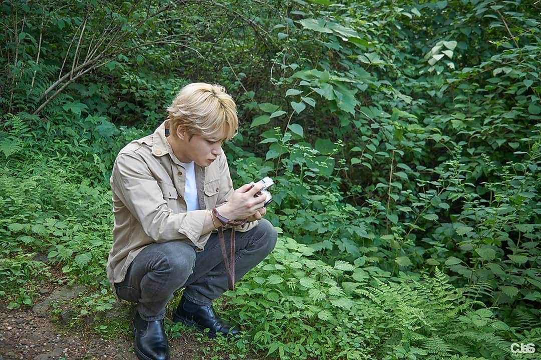 のインスタグラム：「JAEJOONG  @jj_1986_jj "PURPLEBECK - Dream Line" M/V Behind- the scene 💛 . . . . . #김재중 #KimJaeJoong #영웅재중 #JYJ #제이 #asianboy #맞팔 #셀스타그램 #셀카 #얼스타그램 #데일리 #선팔 #인스타그램 #koreanboy #l4l #f4f  #like4like  #おしゃれ #オシャレ #いいね返し #フォロー #韓国人 #韓国 #セルカ #自撮り #ファッ」