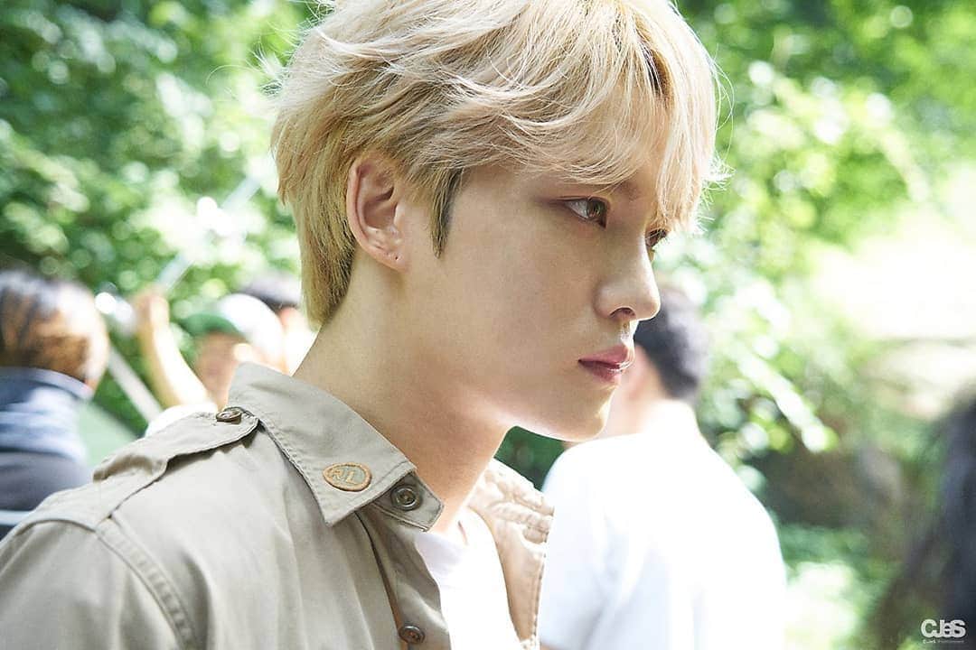 のインスタグラム：「JAEJOONG  @jj_1986_jj "PURPLEBECK - Dream Line" M/V Behind- the scene 💛 . . . . . #김재중 #KimJaeJoong #영웅재중 #JYJ #제이 #asianboy #맞팔 #셀스타그램 #셀카 #얼스타그램 #데일리 #선팔 #인스타그램 #koreanboy #l4l #f4f  #like4like  #おしゃれ #オシャレ #いいね返し #フォロー #韓国人 #韓国 #セルカ #自撮り #ファッ」