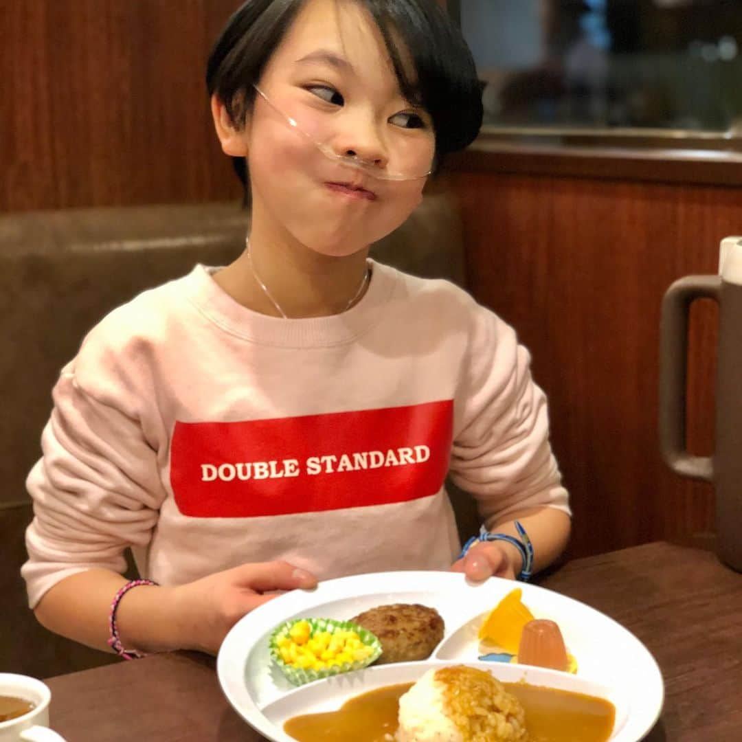 yukiさんのインスタグラム写真 - (yukiInstagram)「おはようございます。  お鍋いっぱい完食できちゃうくらい カレー大好きな私たち、 CoCo壱番屋デビューしました🍛 メニューで選ぶよりも まだまだガチャガチャ付きが優先！ #CoCo壱番屋 #CoCo壱デビュー #主婦さぼり #グルテン大好き #オモチャ目当て #milka」12月17日 7時43分 - milkayuki