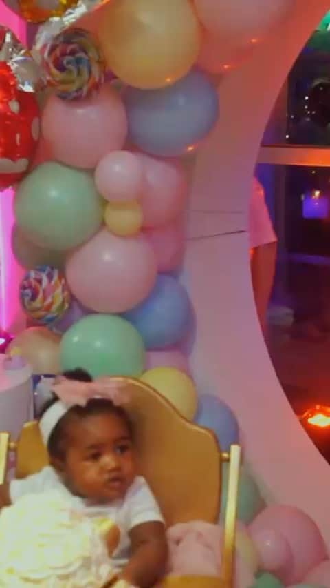 レミー・マーのインスタグラム：「“KenzieLand”🍭🍪🧁🍬🍩 Everybody that knows me knows that I loveeeee throwing parties but this one was extra special. My babygirl turned 1 and I tried to think of any and everything a kid would want and created a child’s dream!! Thank you to everyone that came and celebrated with our family💋 #RemyMa #BlackLove #MeetTheMackies #TheGoldenChild」