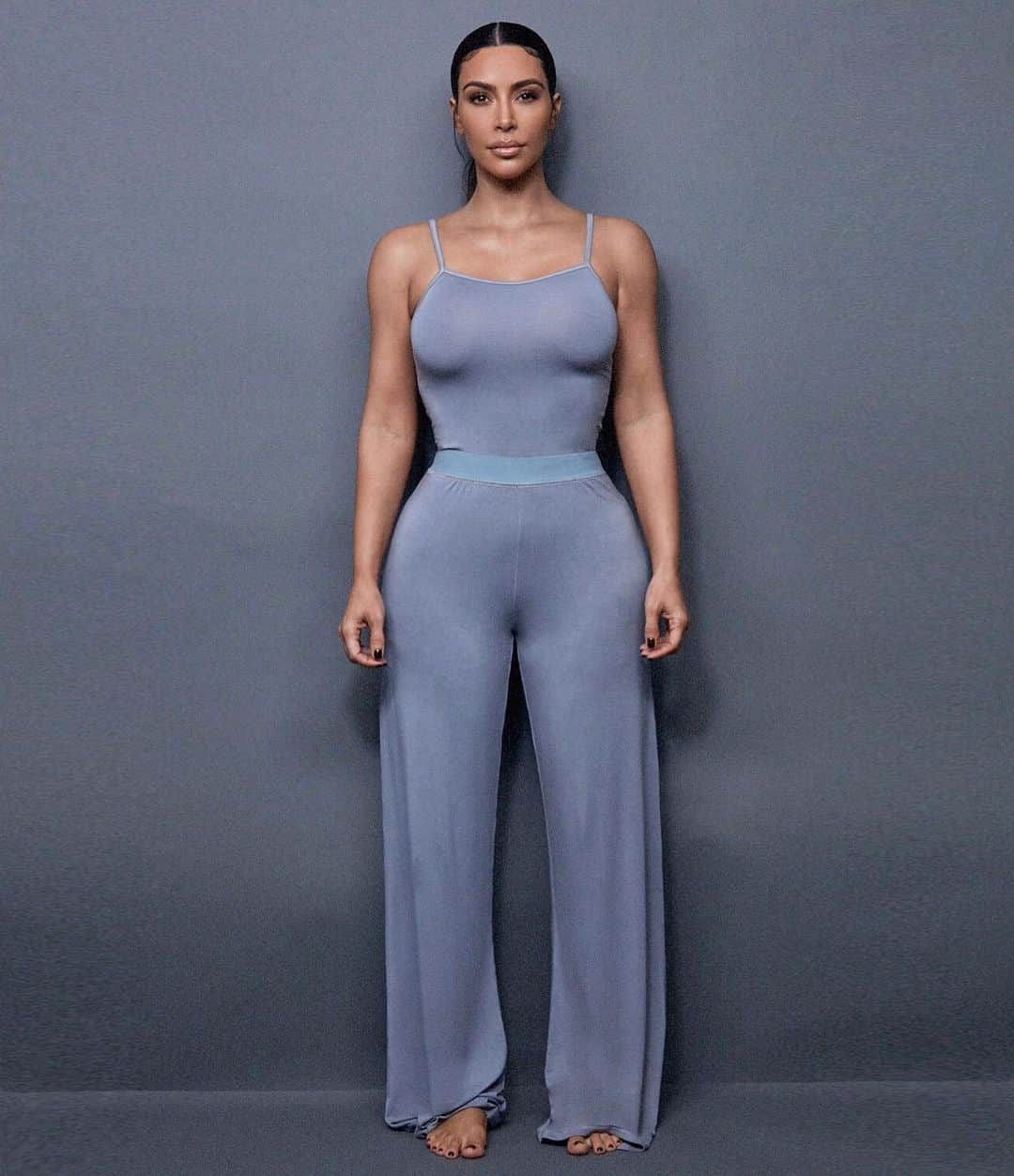 キム・カーダシアンさんのインスタグラム写真 - (キム・カーダシアンInstagram)「My fave pajamas available now SKIMS.COM Follow us on Instagram @skims」12月17日 8時33分 - kimkardashian