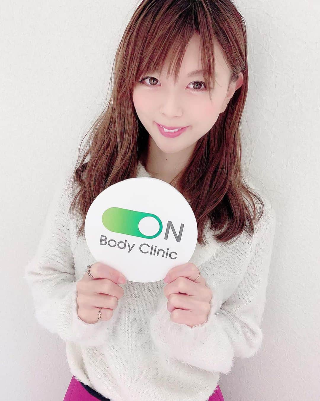のインスタグラム：「先日pico beauty clinicが新宿にOPENしたので 行ってきました¨̮♡︎𓂃 ﻿ ﻿* * お目当てはGLP1注射👩🏻‍💻！﻿ * * 甘いもの、ジャンクフード、お肉、炭水化物、 高カロリーなものが大好きだから体重が大変なことに…（運動してもその3倍以上の摂取カロリー笑♡） ﻿* * この注射は痩せ体質💉にしてくれたり食欲抑制効果があるの。週一回打てば良いから楽ちん🌟 * 今日はきちんとカウンセリングしてレクチャー受けて注射をしてもらったけど簡単で﻿あっという間😳﻿ ﻿* * 1ヶ月やってみて経過報告しますね🐷﻿ 年末年始暴飲暴食しそうな人にオススメだよ🌟 ﻿* ﻿ #ONBodytokyo  #GLP1  #glp1ダイエット　 #YAGBEAUTY  #ダイエット　 #ダイエット専門クリニック ﻿#食欲抑制 #痩せ菌 #新宿ダイエット #暴飲暴食 @picobeauty_official  @yagbeauty_official﻿」