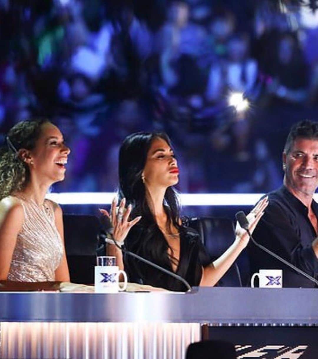 レオナ・ルイスさんのインスタグラム写真 - (レオナ・ルイスInstagram)「It’s been UNREAL to be a part of the @thexfactor panel ❤️ absolutely loved getting to work with the same @itv team/fam that looked after me on the show way back when 🙈 & I’m so grateful to be able to support up & coming artists 🙏🏾✨ Loved spending time with the beauty @nicolescherzinger and thanks to @simoncowell for inviting me to sit in this very special chair where dreams are made 🎤💕」12月17日 8時51分 - leonalewis
