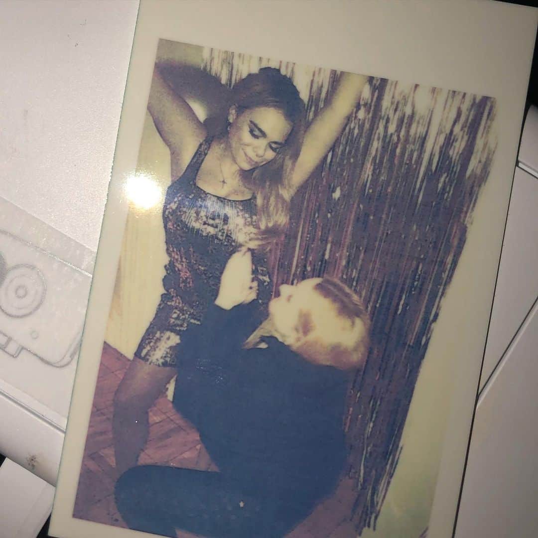 アビゲイル・ブレスリンさんのインスタグラム写真 - (アビゲイル・ブレスリンInstagram)「Just a casual pic of me worshipping my best friend @noelle_diane. HAPPY 25th MY BB! I love u so so much and can’t believe we’ve been friends for over 14 years now almost?? Damn. You are my queen and I love u more then words. Forever to the cat to your monkey💗 #iamunworthy」12月17日 8時53分 - abbienormal9