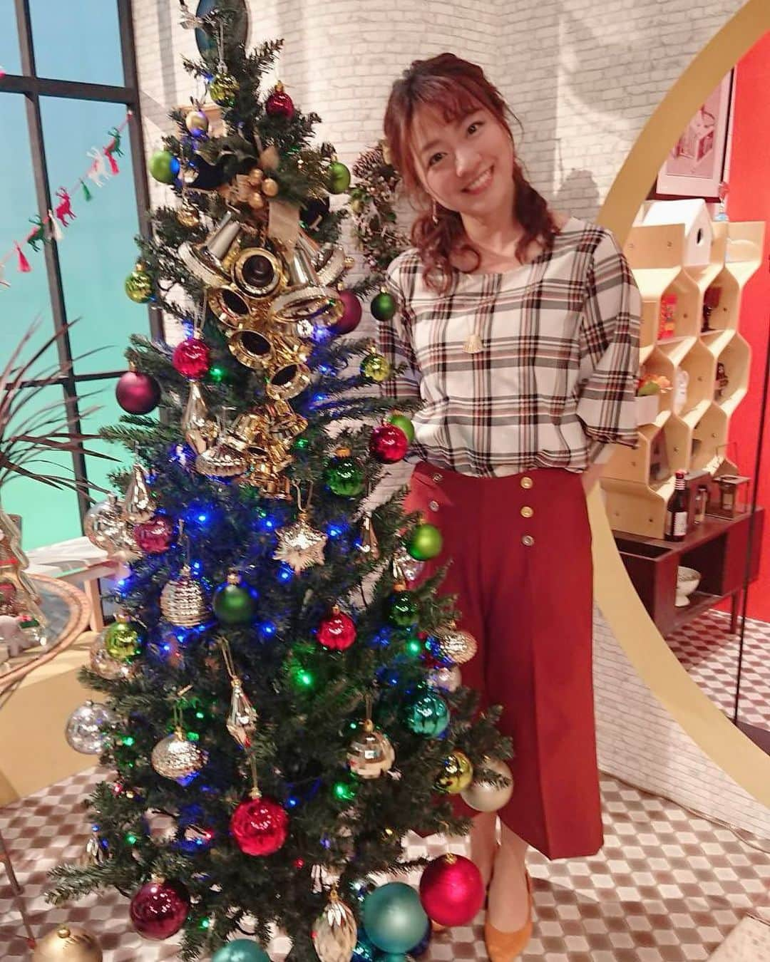 湯浅知里さんのインスタグラム写真 - (湯浅知里Instagram)「♡♡ . . . おはよう火曜日☃️🎄✨ . . . 今週は#有馬ウィーク ですね🌟 メンバーが豪華すぎて 今からと〜っても楽しみです(((o(*ﾟ▽ﾟ*)o)))有馬記念に関して嬉しいお知らせもあります💕お楽しみに💕ワクワク(((o(*ﾟ▽ﾟ*)o))) . . . #朝日杯フューチュリティステークス  は 3着に200倍超えの#グランレイ が入る驚きの結果となりましたね！！馬券とれた方おめでとうございます㊗️ #タイセイビジョン は折り合いが課題と言われていた中、さすがの騎乗でした😂✨#サリオス 強かったなぁ〜。 . . . . . 今日は東方神起アルバムXVより Master♫の気分♫ . では今日も笑顔で😊✨✨✨✨✨ . . . #有馬記念#umajo #アーモンドアイ #フィエールマン #ワールドプレミア #リスグラシュー #サートゥルナーリア #レイデオロ #スワーヴリチャード #シュヴァルグラン #キセキ #アルアイン　などなど豪華」12月17日 9時00分 - chisato.y515