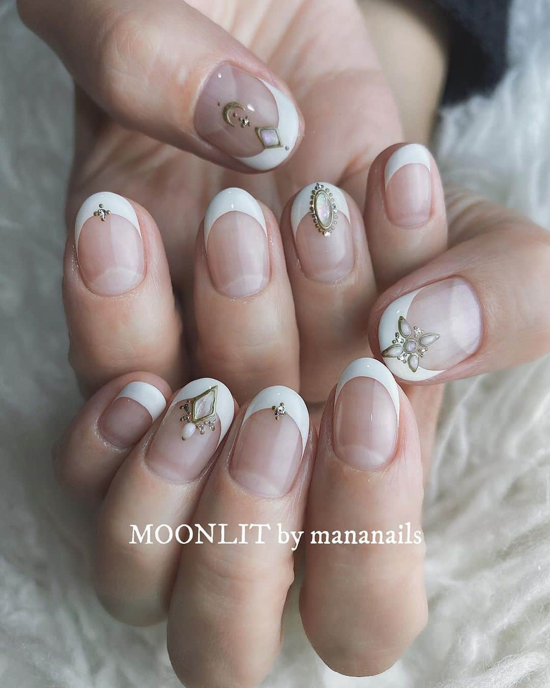 mananailsさんのインスタグラム写真 - (mananailsInstagram)「french × jewelry art💍 ㅤ ☾オフ込み120min」12月17日 9時03分 - mananails