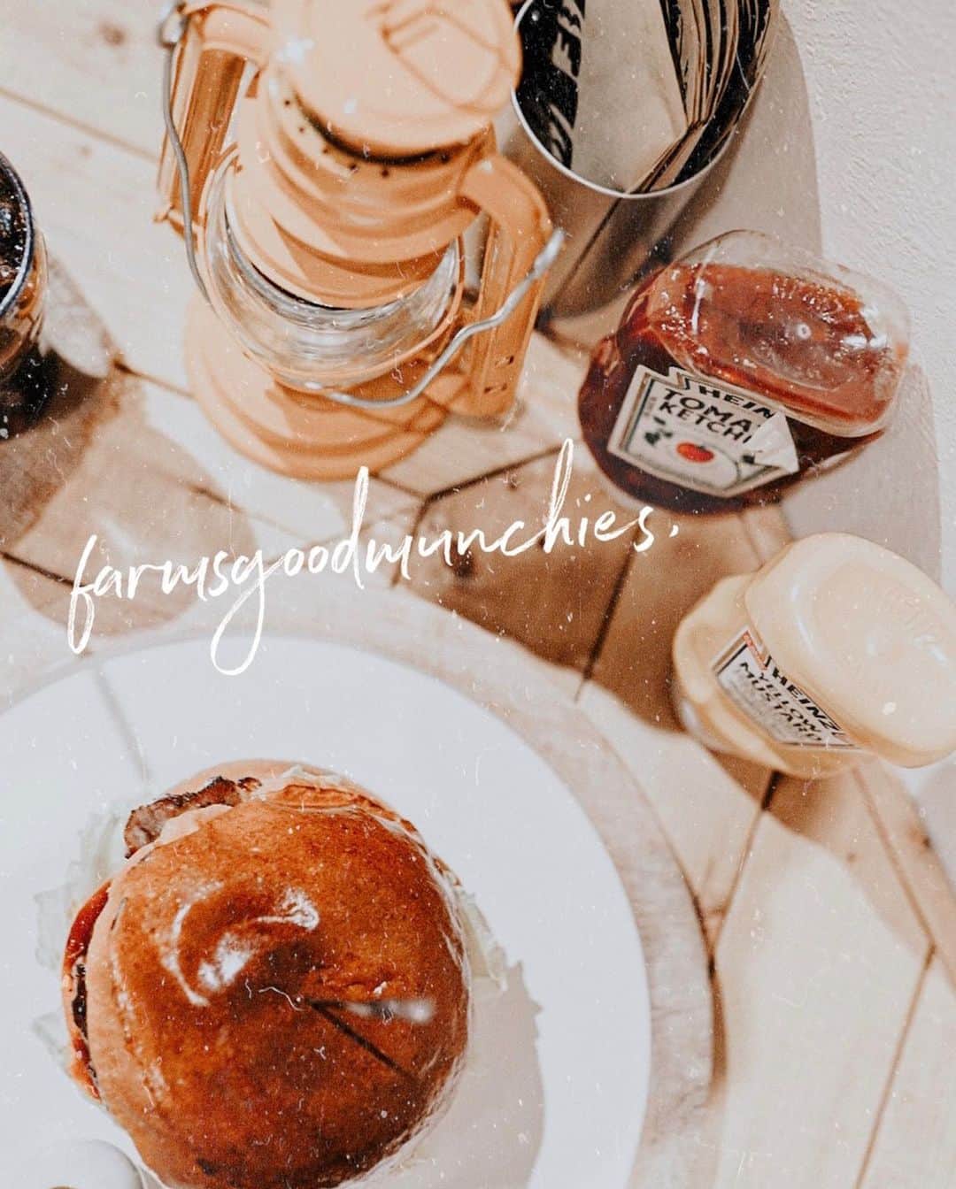 島野ミキさんのインスタグラム写真 - (島野ミキInstagram)「・ ・ @farms_goodmunchies ドデカいハンバーガー🍔🍔🍔🍔 めちゃくちゃ美味しかった🤤❤︎ さすがに一人じゃ食べれないからななちゃんと半分こ！ デカすぎて半分でも十分お腹いっぱいになりました😂 ・ ・ #farmsbygoodmunchies #ハンバーガー #パンケーキ #原宿ハンバーガー #原宿パンケーキ #pr #コラボベース#原宿#カフェ#カフェ巡り#原宿カフェ#🍔#食べログ#食レポ#グルメ#gourmet#グルメ女子 #グルメ好きな人と繋がりたい #hamburger#foodporn#foodpics#genic#cafe#foodgasm#genic_cafe」12月17日 9時13分 - miki_shimano