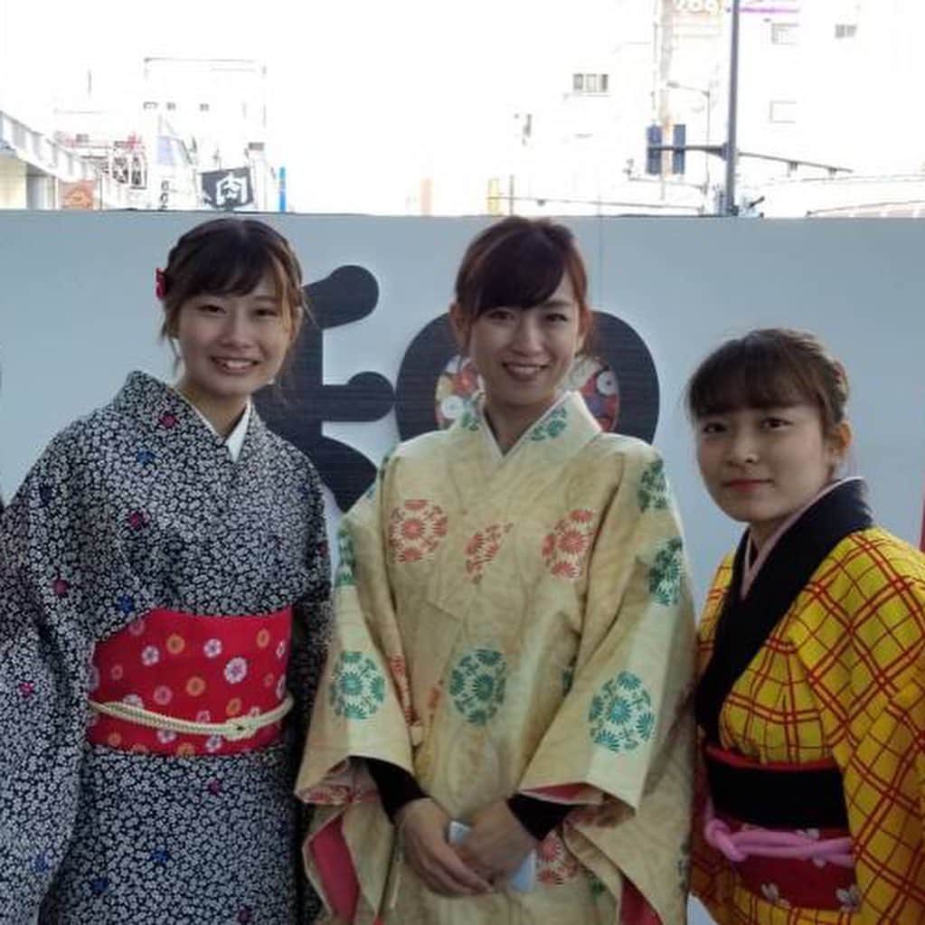 女子アナ47さんのインスタグラム写真 - (女子アナ47Instagram)「みなさんこんにちは！ 福井県出身在住の福井テレビリポーターでフリーアナウンサーの土井梨津子です🌟  先日、ふくい学生祭でMCをしてきました！ ふくい学生祭とは福井の学生が主体となって企画、運営をするお祭りです。  お祭りでは学生さんが県内の和菓子屋さんがコラボレーションして限定の和スイーツ🍡を販売していました！！！ ハート💓型のお団子や動物🐶の練り切りなど食べるのがもったいないほど可愛いスイーツがいっぱいでした！！！ . #女子アナ47 #47発信プロジェクト #アナウンサー #フリーアナウンサー #女子アナ #地方創生 #地方創生アナウンサー #司会 #司会者#旅行好きな人と繋がりたい #47都道府県制覇の旅 #47都道府県制覇 #アナウンサーの日常 #アナウンサーコーデ #女子アナウンサー #女子アナコーデ #女子アナが好き#ふくい学生祭 #イベントmc #和菓子好き #和菓子好きな人と繋がりたい #恋する団子 #練り切り #練り切りアート #和服 #学生運営 #ふくい #福井イベント #学生祭」12月17日 18時51分 - jana47com