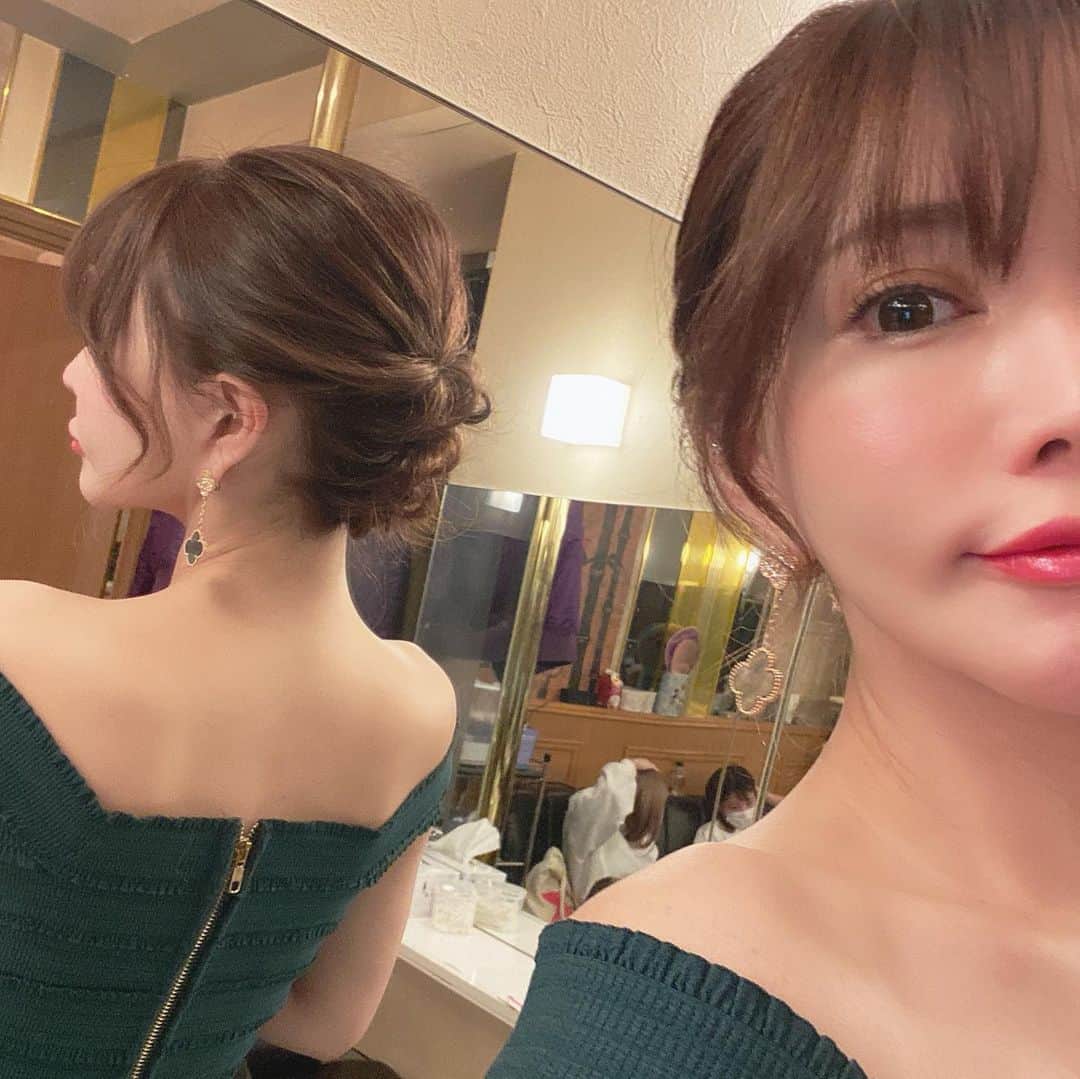 里美ゆりあさんのインスタグラム写真 - (里美ゆりあInstagram)「マイバースデー楽しむんだ（＾ω＾） 皆からのお祝いメッセージがLINEやsnsに届いてとっても幸せ🌼🌻 ありがとうございます😊  40代に近ずいてきて結婚とか仕事とか夢とか色々考えても1人じゃどうにもならないから1人で出来る事からコツコツマイペースに無理なく頑張った一年だったけど大殺界の中、色々な人達に お世話になって助けられた一年でした^ ^ 長いお付き合いをしてもらえるように来年も色々チャレンジしながら頑張っていこう^_^ #birthday #感謝 #ありがとう #ヘアスタイル」12月17日 18時52分 - satomiyuria