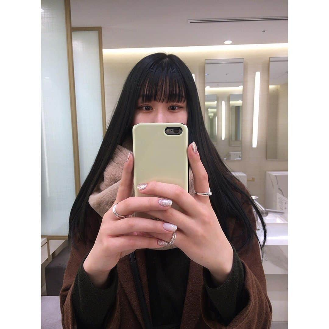 かれん（古賀かれん）さんのインスタグラム写真 - (かれん（古賀かれん）Instagram)「染めました、ブルーとグレー！写真によって全然違う色に見える👀」12月17日 18時50分 - lgm_karen_official