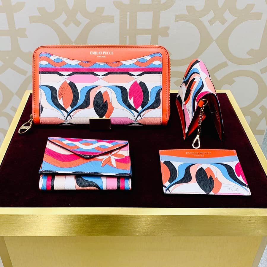 HANKYU.MODEさんのインスタグラム写真 - (HANKYU.MODEInstagram)「HANKYU.MODE HOLIDAY GIFT CAMPAIGN ”いいね”でプレゼントが当たる！！ 公式アカウント「HANKYU MODE(@hankyumode) 」をフォローのうえ、対象の投稿に「いいね！」した方の中から抽選で3名様に、阪急百貨店商品券 1万円分をプレゼント！ 応募締切： 2019年12月25日23:59まで #Hankyu #HANKYUMODE #umedahankyu #阪急うめだ本店 #うめだ阪急 #阪急百貨店 #osaka #umeda #mode #HOLIDAYGIFT #EmilioPucci #エミリオプッチ」12月17日 19時00分 - hankyumode