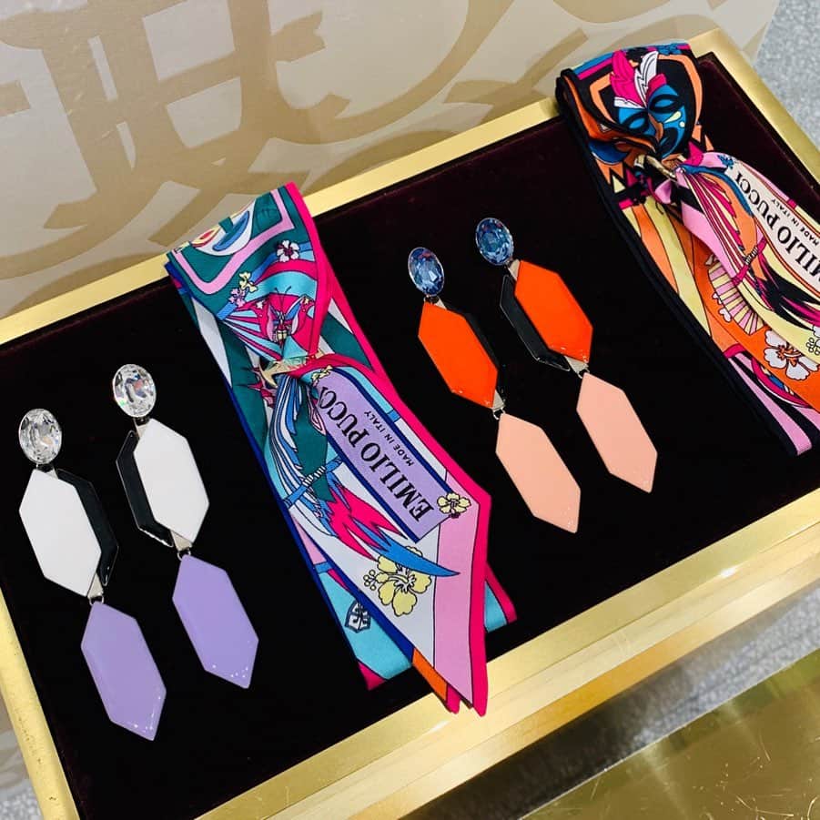 HANKYU.MODEさんのインスタグラム写真 - (HANKYU.MODEInstagram)「HANKYU.MODE HOLIDAY GIFT CAMPAIGN ”いいね”でプレゼントが当たる！！ 公式アカウント「HANKYU MODE(@hankyumode) 」をフォローのうえ、対象の投稿に「いいね！」した方の中から抽選で3名様に、阪急百貨店商品券 1万円分をプレゼント！ 応募締切： 2019年12月25日23:59まで #Hankyu #HANKYUMODE #umedahankyu #阪急うめだ本店 #うめだ阪急 #阪急百貨店 #osaka #umeda #mode #HOLIDAYGIFT #EmilioPucci #エミリオプッチ」12月17日 19時00分 - hankyumode
