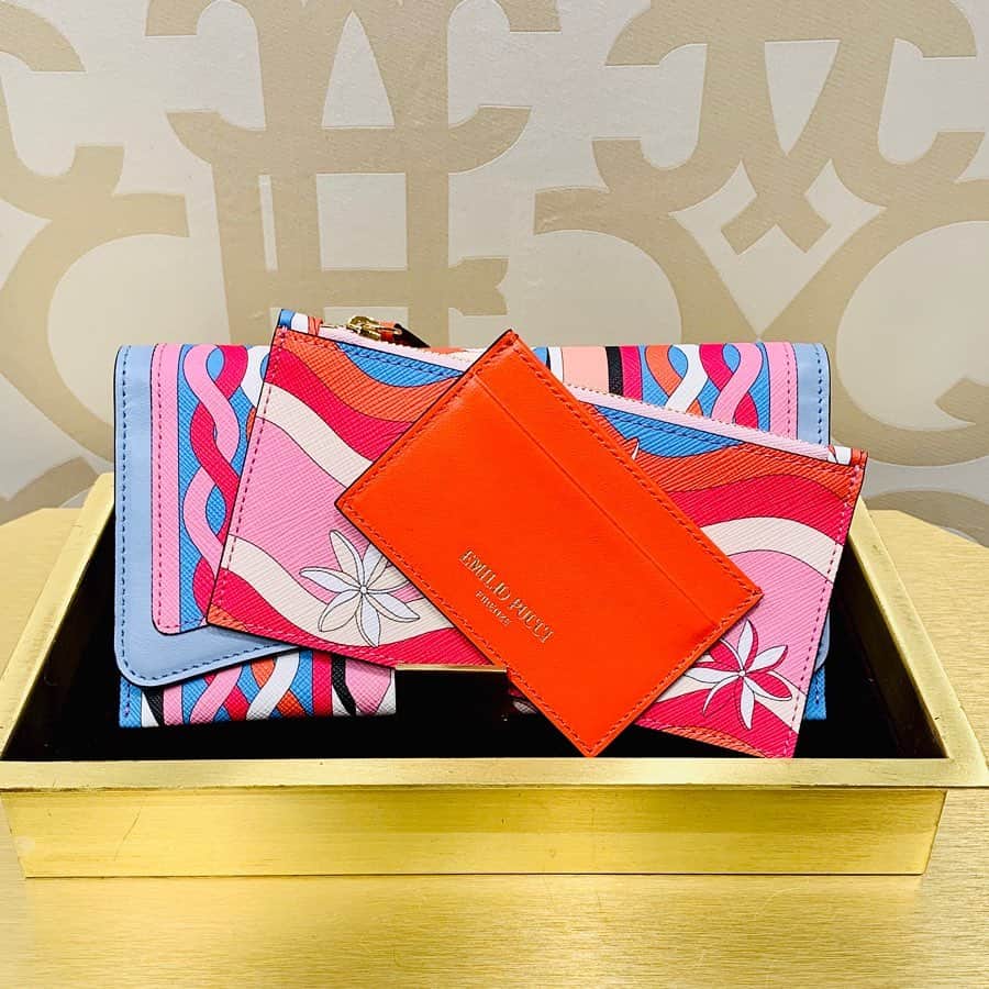 のインスタグラム：「HANKYU.MODE HOLIDAY GIFT CAMPAIGN ”いいね”でプレゼントが当たる！！ 公式アカウント「HANKYU MODE(@hankyumode) 」をフォローのうえ、対象の投稿に「いいね！」した方の中から抽選で3名様に、阪急百貨店商品券 1万円分をプレゼント！ 応募締切： 2019年12月25日23:59まで #Hankyu #HANKYUMODE #umedahankyu #阪急うめだ本店 #うめだ阪急 #阪急百貨店 #osaka #umeda #mode #HOLIDAYGIFT #EmilioPucci #エミリオプッチ」