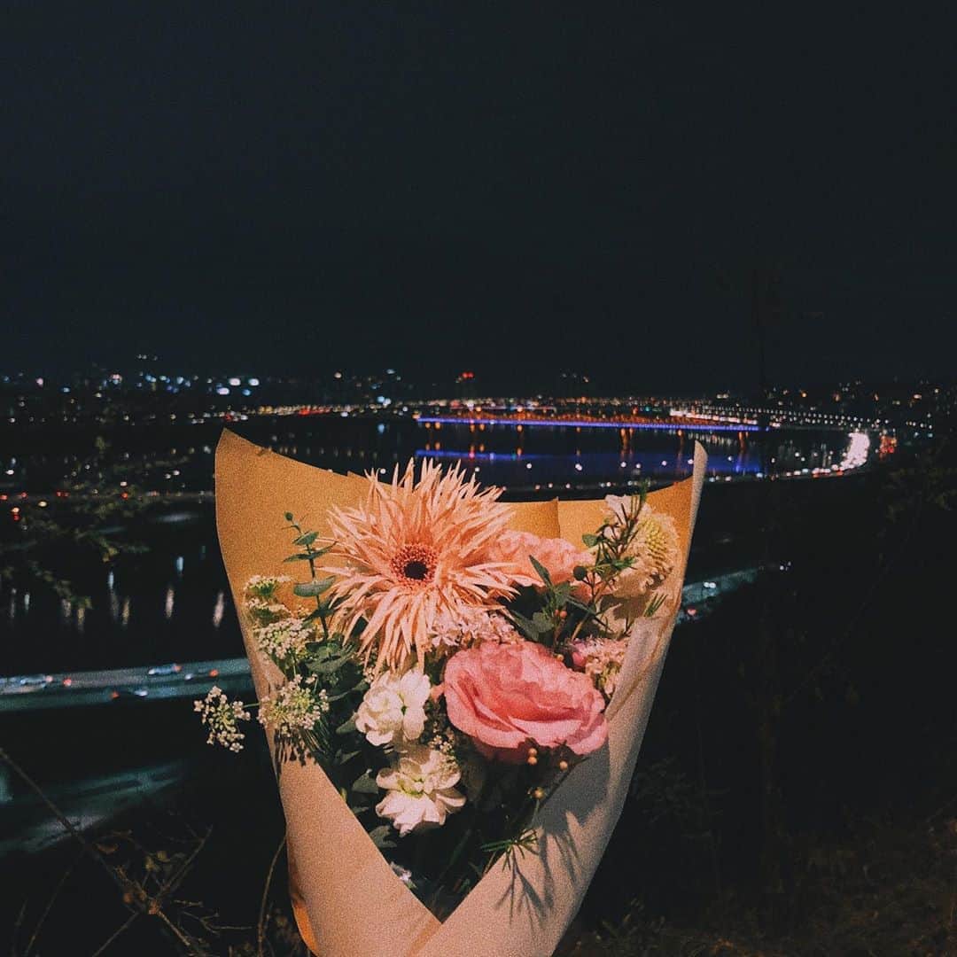 キム・ナヒさんのインスタグラム写真 - (キム・ナヒInstagram)「어제의 예쁜 꽃다발 ☺️💐」12月17日 18時58分 - knhs2