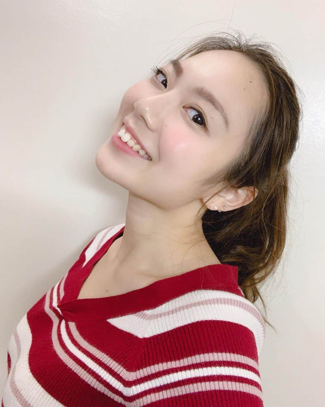 志村玲那さんのインスタグラム写真 - (志村玲那Instagram)「#変な顔ばっかりして撮ってみたよ🐸 #フォロワーさんが3600超えましてとても嬉しいですありがとうございます(*/ω＼*)🧡 #これからも楽しい写真投稿するぞー！！！！！ #今日はオフなのでいえでゴロゴロしてるよ🎃」12月17日 19時09分 - rena_shimura