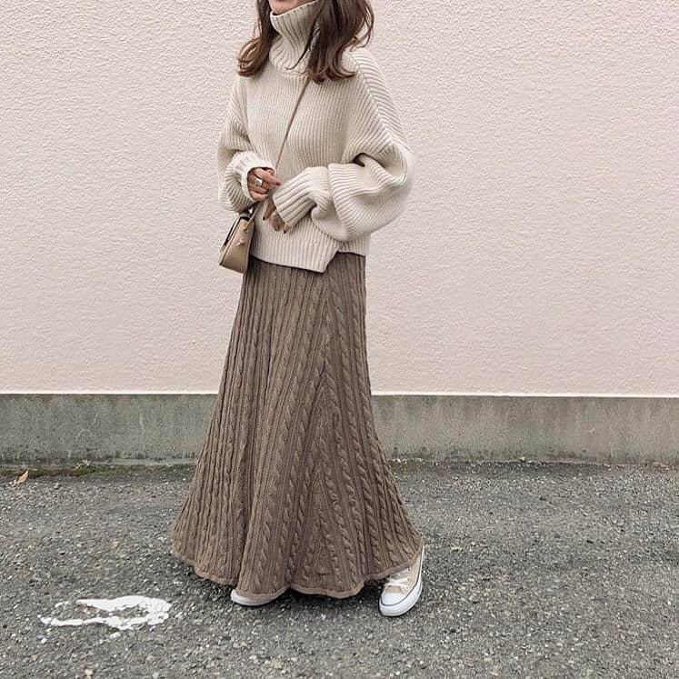 titivateさんのインスタグラム写真 - (titivateInstagram)「. . 【 style share 】 ボリュームニット 品番：AUXN0406 ¥4,990+tax . ケーブルニットフレアスカート 品番：AUXP2368 ¥3,990+tax . @mai3354 様、素敵なコーディネートありがとうございます✨ ニットの組み合わせがかわいいコーディネート⛄️❤️ 12/20(金)10:59まで、6000円以上ご購入で1000円OFFクーポン配布中です🌈 こちらのコーディネートもお得にお買い求めいただけます🙌✨ . STYLE SHARE 募集中！ titivateのアイテムを取り入れてコーデを投稿しよう！ ハッシュタグは『#titivatestyle』 . 素敵な着こなしで、もしかしたらtitivateのアカウントで紹介されちゃうかも⁈ 「リアル」で「身近」なオシャレコーデを楽しみにしています♪ . #titivate #ティティベイト #ファッション #ニット #タートルネック #ニットスカート . . #Repost @mai3354 ・・・ 2019.12.7﻿ ﻿ ニット×ニット﻿ ﻿ @titivatejp﻿ #ケーブルニットフレアスカート﻿ ふわっとしたシルエットが可愛い。﻿ 159㎝でこんな丈感です。﻿ ﻿ 同じtitivateの#ボリュームニット と﻿ 合わせました。﻿ これもかなり気に入ってて登場回数多め☺︎︎﻿ ﻿ ﻿ #ootd #outfit #fashion #今日の服 #今日のコーデ #シンプルコーデ #ママコーデ #プチプラコーデ #カジュアルコーデ #locari #mineby3mootd #titivate #ティティベイト #titivatestyle」12月17日 19時09分 - titivatejp