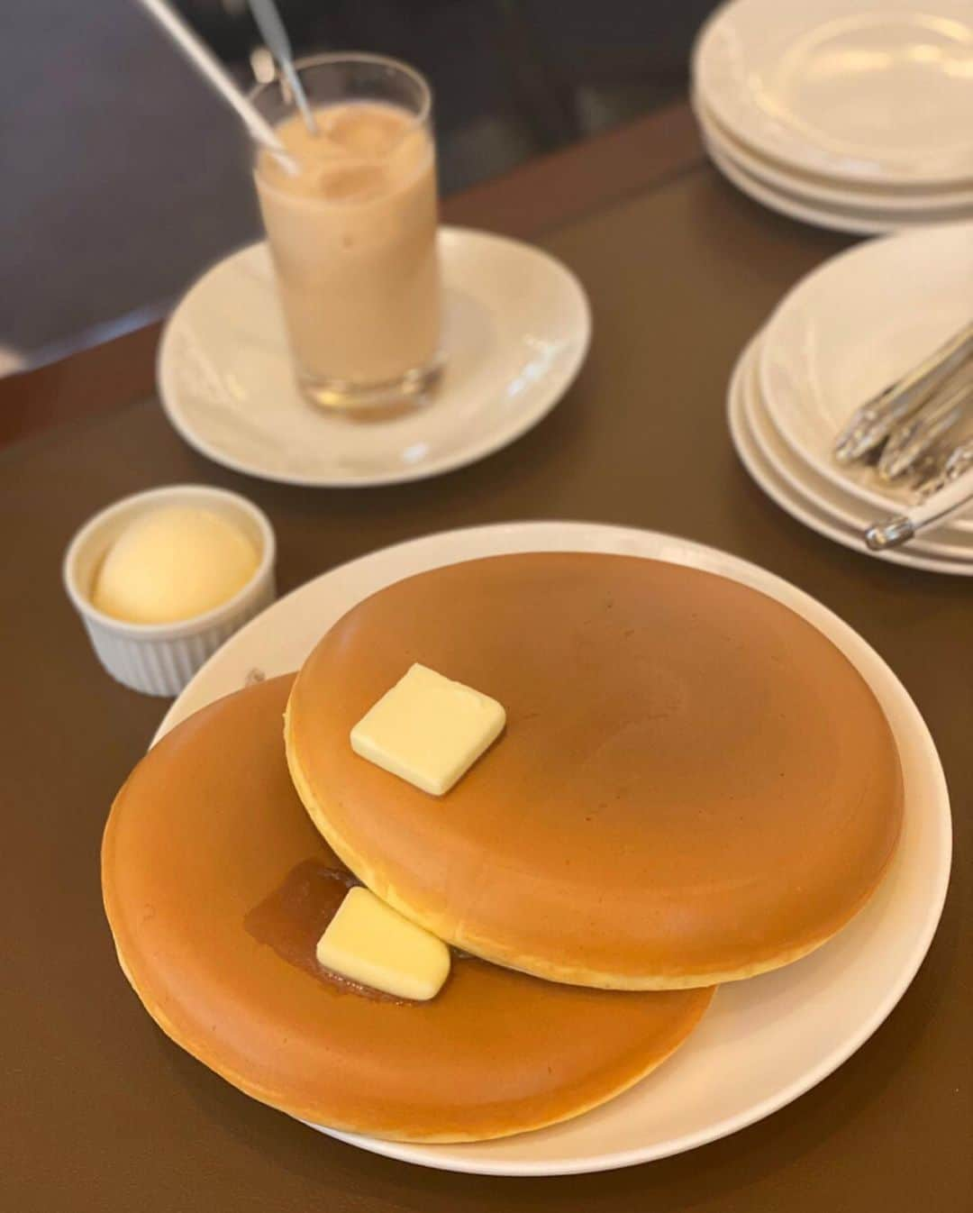 越馬千春さんのインスタグラム写真 - (越馬千春Instagram)「. .  大好きな2人とランチ☺️🥞 . 一歳になった真由babyの話や✨ もうすぐ佐彩babyに会えるしワクワクな話をしました☺️ . 毎度ですが、幸せすぎる時間でした❣️ . .  #onepiece ..#cookiechocolate (@cookiechocolate_official ) . . 大好きな#クッチョコ のワンピースを着ました👗💓 #ママコーデ#男の子ママ#coordinate #コーディネート #コーデ #fashion #ootd #おでかけコーデ #onepieceholic #ワンピース #👗 #子連れランチ#ママライフ#ランチ #lunch #lunchtime #teatime #千春の趣味 #☕️ #instafood #女子会#west#ウエスト#パンケーキ#🥞#ウエストガーデン青山」12月17日 19時08分 - chiharukoshiba