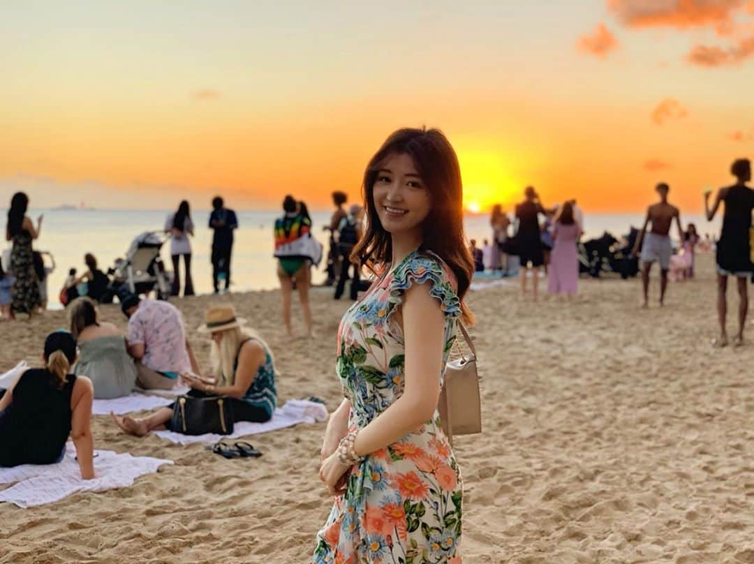 葉加瀬マイさんのインスタグラム写真 - (葉加瀬マイInstagram)「プラスのエネルギーを吸収できる場所☀️🌴 #hawaii #ハワイ #サンセット #sunset #waikiki #パワースポット」12月17日 19時17分 - m.hakase