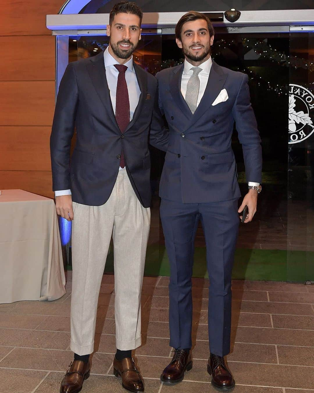 マッティア・ペリンさんのインスタグラム写真 - (マッティア・ペリンInstagram)「Ciao Sami 👋🏼 😂 👔 #christmasdinner @sami_khedira6」12月17日 19時26分 - mattiaperin